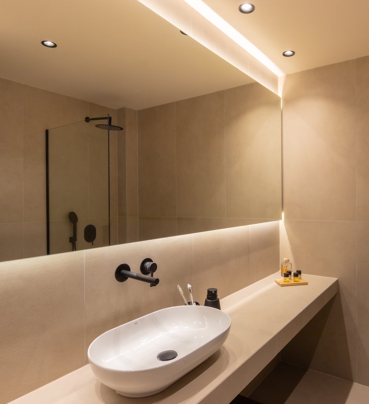 Tiara Holidays - Seabird Luxury Suites - Junior Suite with Private Pool - kupatilo